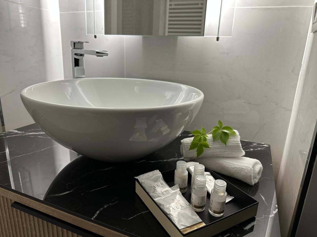 Jacuzzi Luxury Apartment In The Town Centre Турин Екстер'єр фото