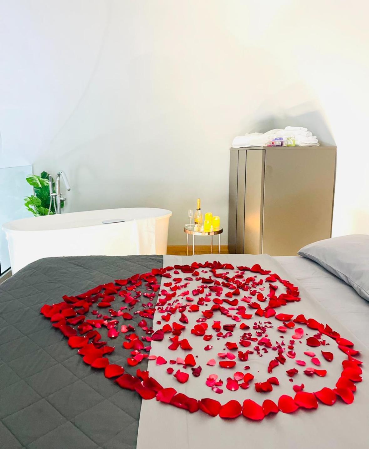 Jacuzzi Luxury Apartment In The Town Centre Турин Екстер'єр фото