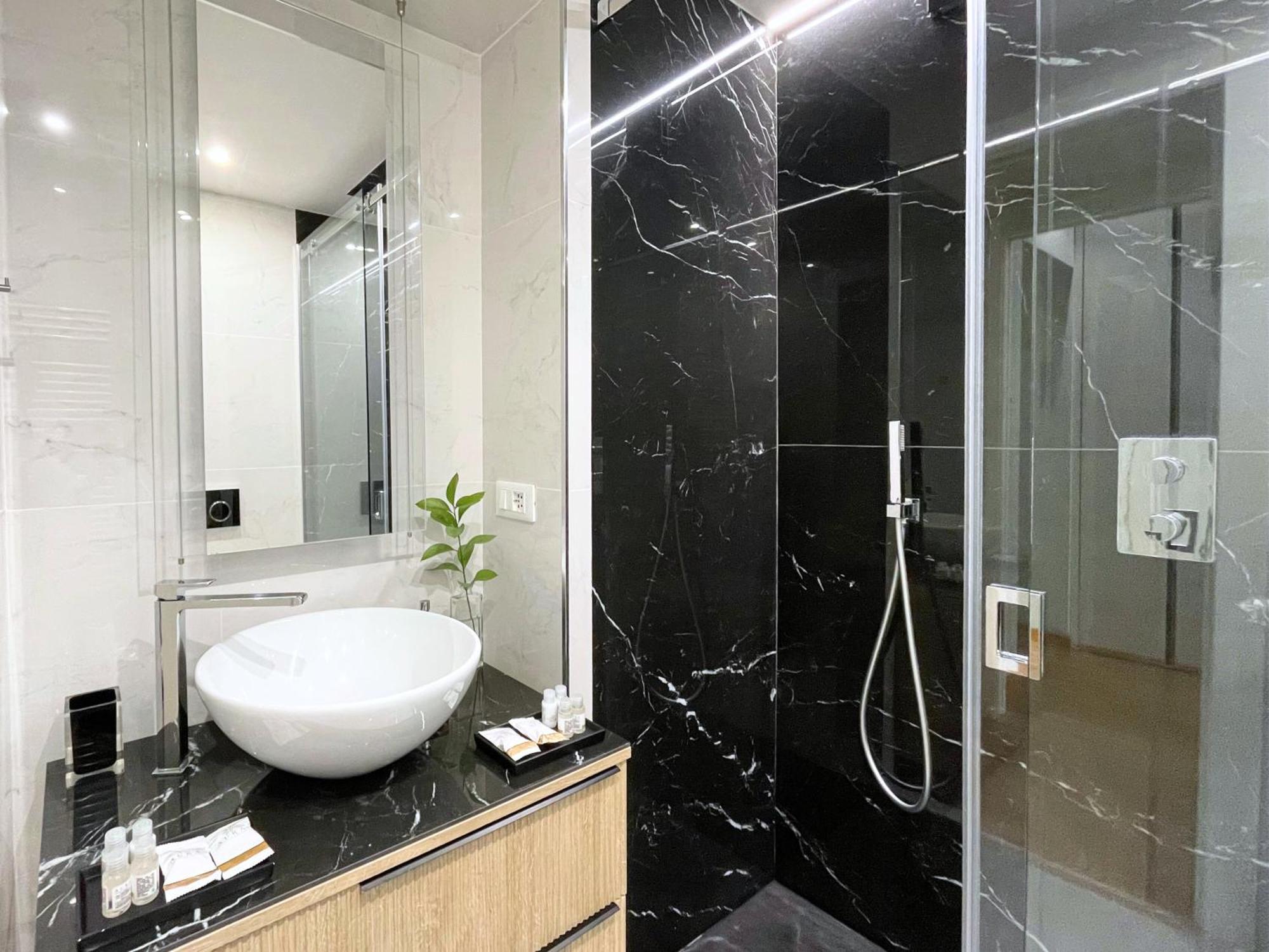 Jacuzzi Luxury Apartment In The Town Centre Турин Екстер'єр фото