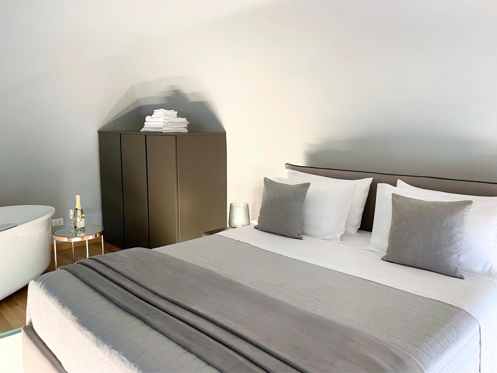 Jacuzzi Luxury Apartment In The Town Centre Турин Екстер'єр фото